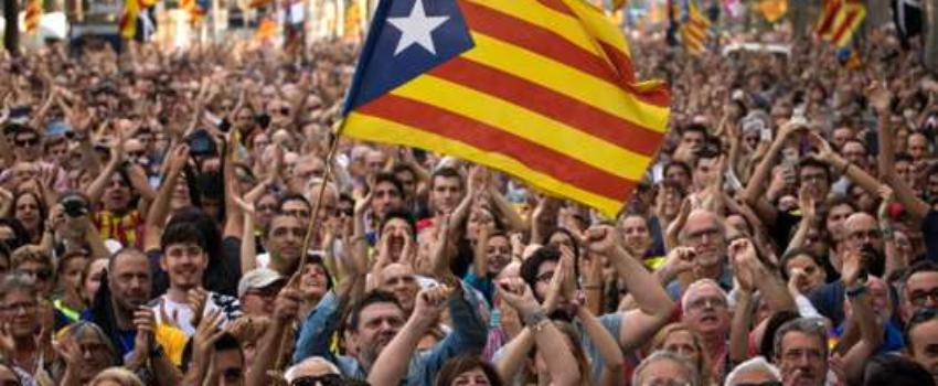 Le Parlement catalan s’engage vers l’indépendance, Madrid destitue le président de la Catalogne