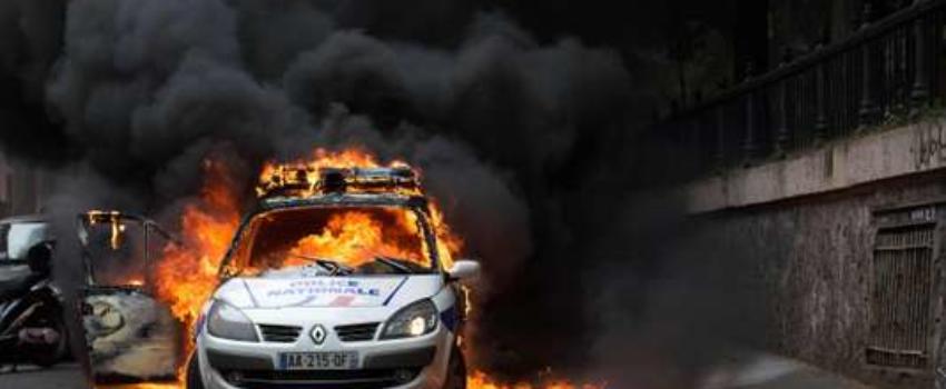 Voiture de police incendiée à Paris : jusqu’à sept ans de prison prononcés