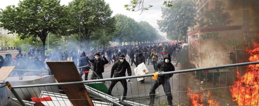 A Paris, les casseurs enflamment le défilé du 1er Mai