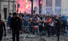 Près de 300 personnes en garde à vue après la victoire de l’équipe de France