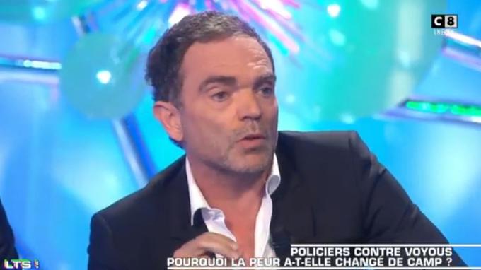 Yann Moix insulte la police