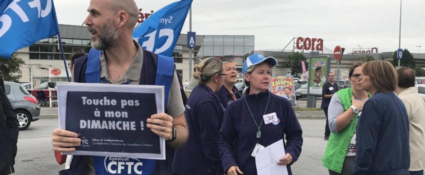 Près de Rennes, 100 salariés de Cora manifestent contre le travail du dimanche