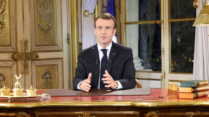 Macron répond aux gilets jaunes par différents mesures