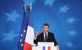 Gilets jaunes : « Macron a les pieds et les poings liés par l’Union européenne »