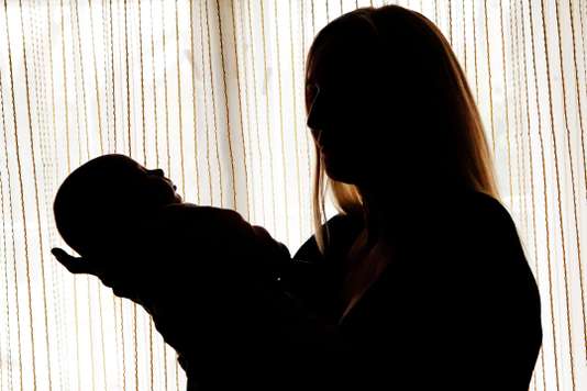 Tribune contre la merchandisation du corps avec la GPA