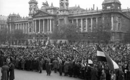 1956 : Il y a 63 ans, les Hon­grois se révol­taient contre le communisme