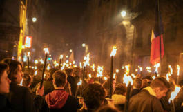 L’événement à Paris autour du 21 janvier c’est la marche aux flambeaux en hommage à Louis XVI