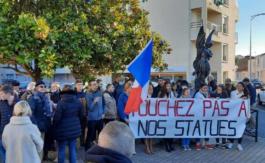 « Touche pas à ma statue » : Ils manifestent aux Sables-d’Olonne pour défendre saint Michel