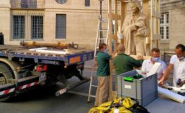 Retrait de la statue de Voltaire : le jeu trouble de la mairie de Paris
