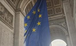 [TRIBUNE] Ban­nière sous l’Arc de Triomphe : le pre­mier acte de la pré­si­dence fran­çaise de l’Union euro­péenne tourne au fiasco