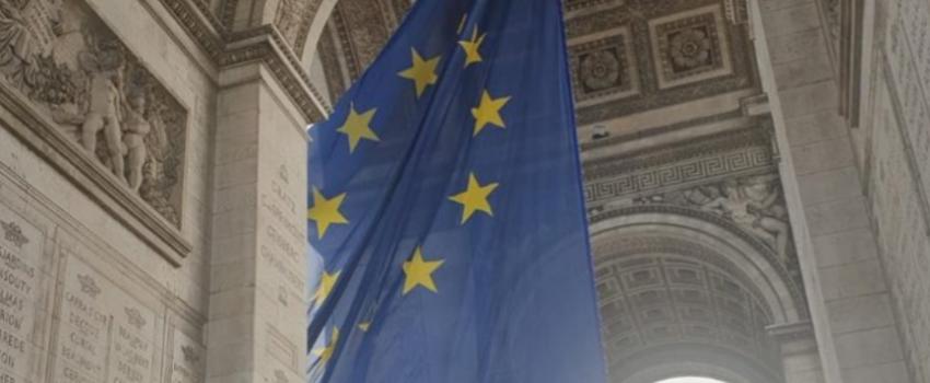 Jean-Philippe Tanguy, député RN, retire le drapeau européen lors d’une conférence de presse au Parlement : scandale ?